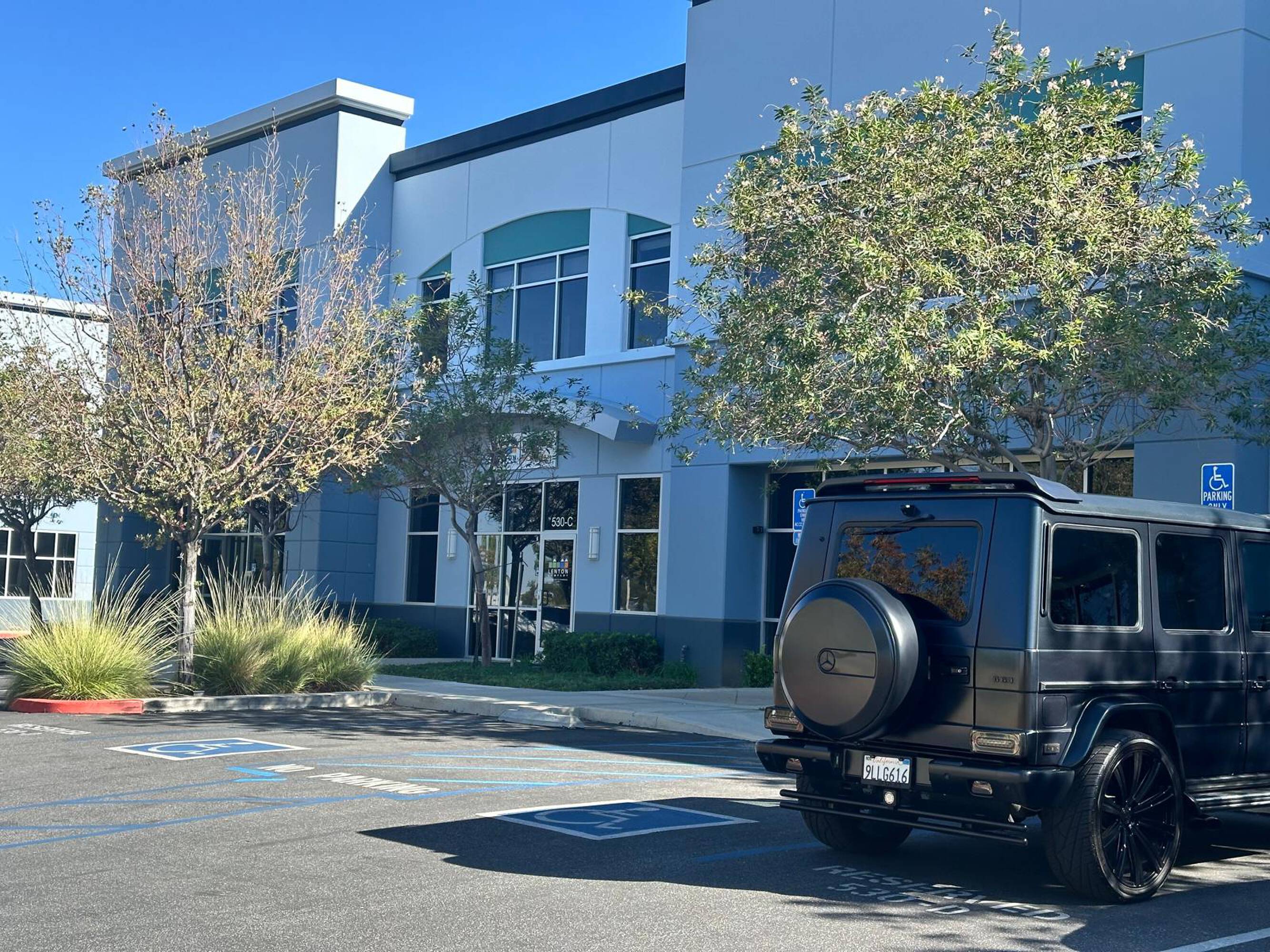 Convenient Commercial Office